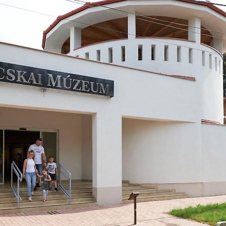 White Stone Apartman Hajduszoboszlo Bagian luar foto