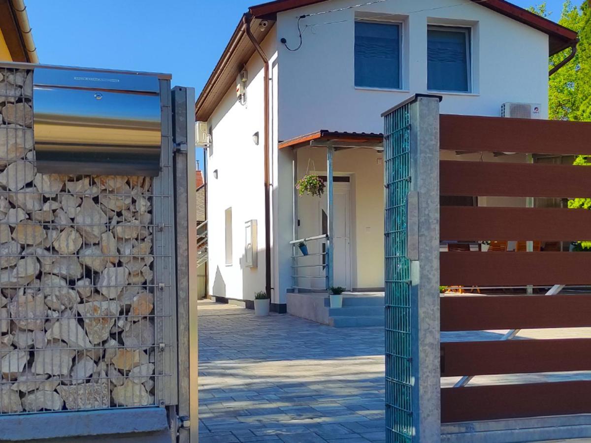 White Stone Apartman Hajduszoboszlo Bagian luar foto