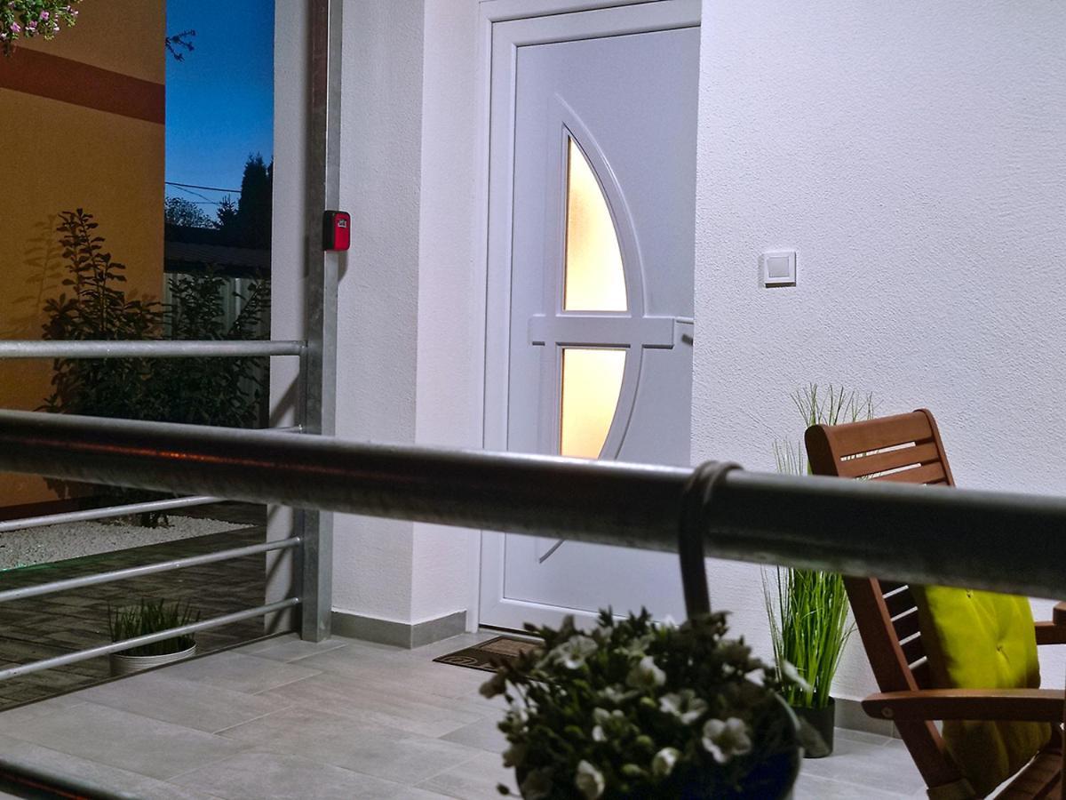 White Stone Apartman Hajduszoboszlo Bagian luar foto