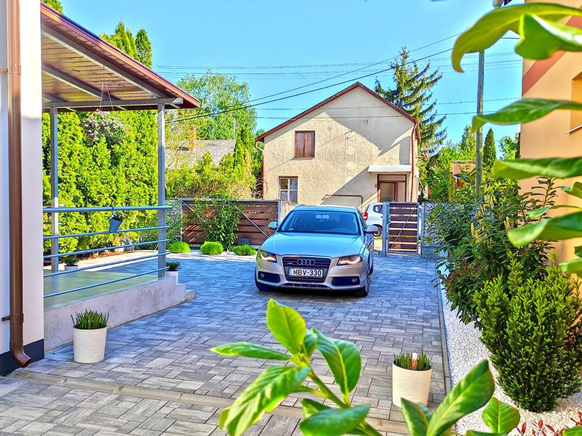 White Stone Apartman Hajduszoboszlo Bagian luar foto