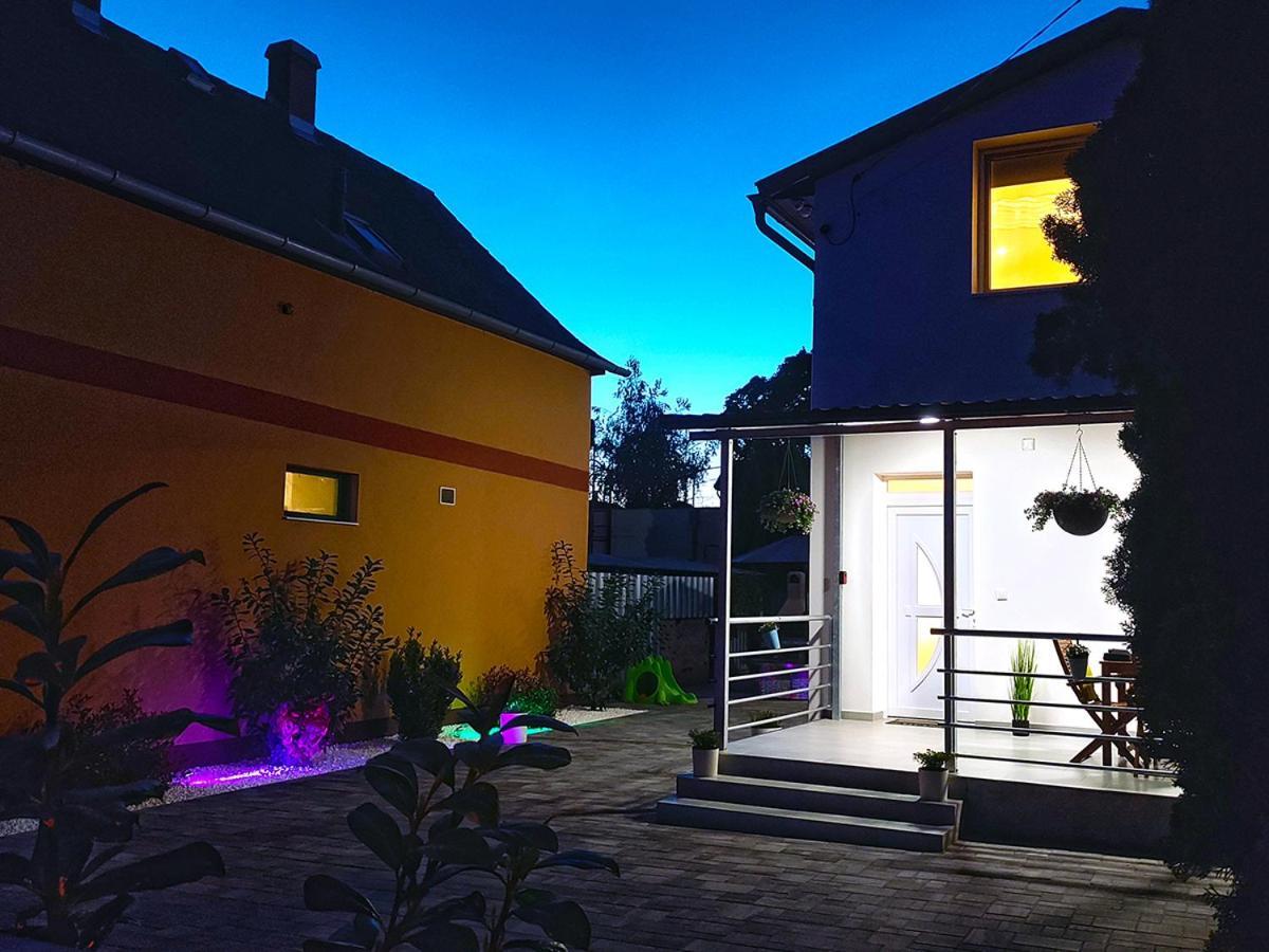 White Stone Apartman Hajduszoboszlo Bagian luar foto
