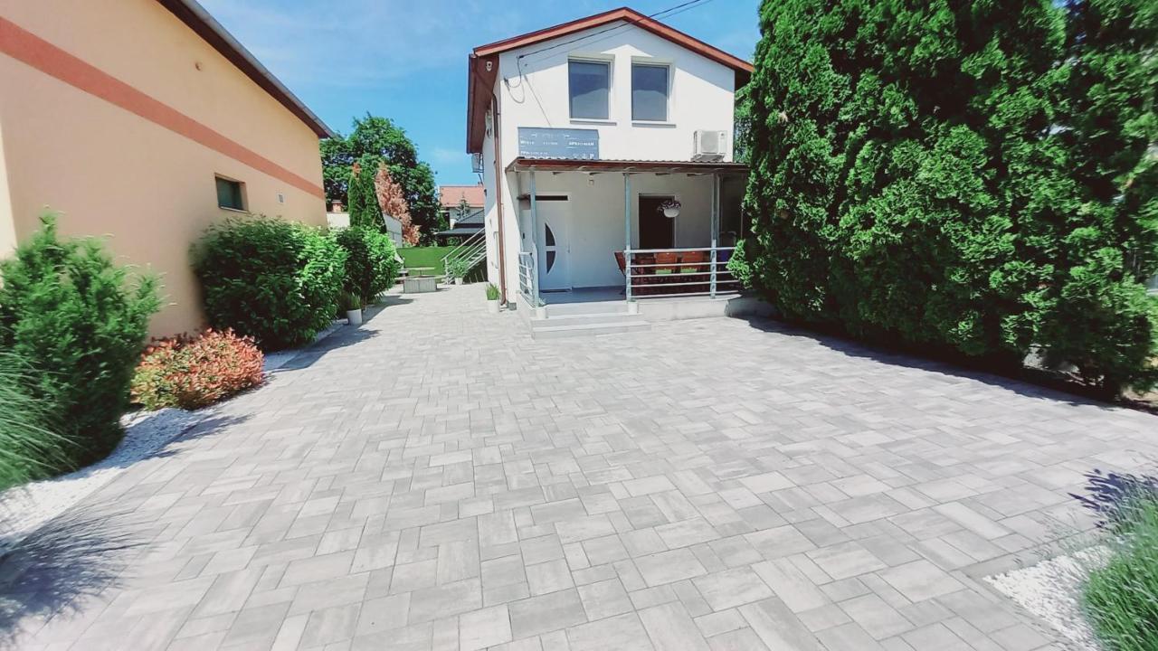 White Stone Apartman Hajduszoboszlo Bagian luar foto