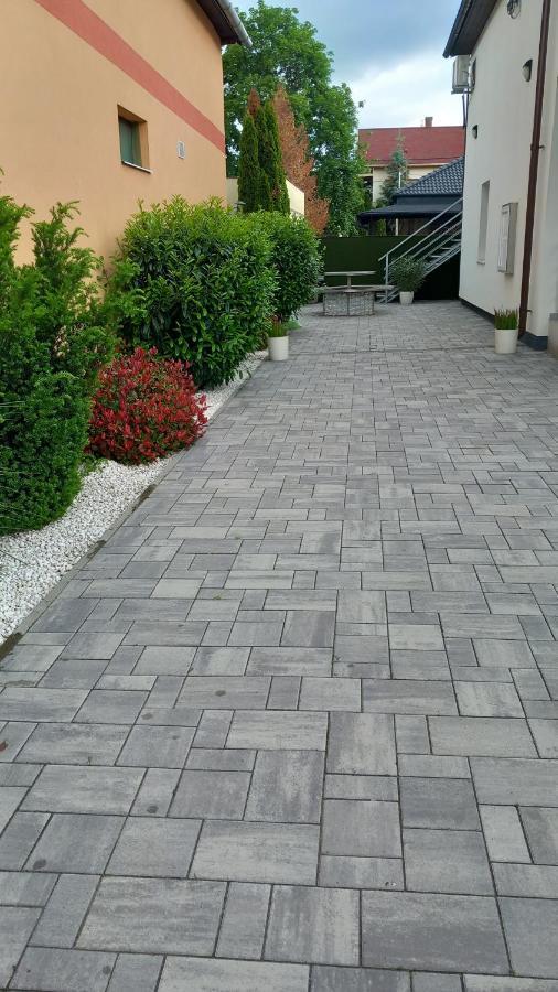 White Stone Apartman Hajduszoboszlo Bagian luar foto