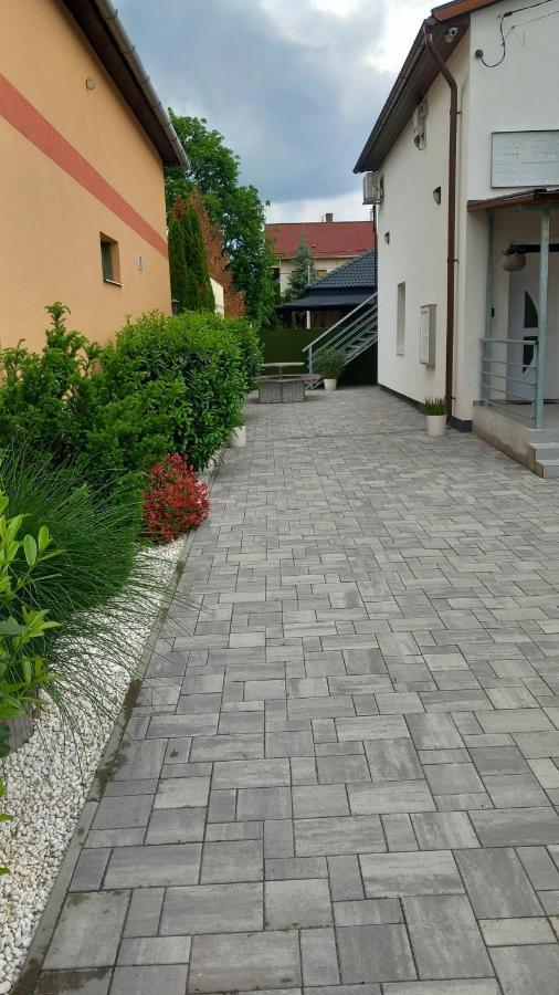 White Stone Apartman Hajduszoboszlo Bagian luar foto