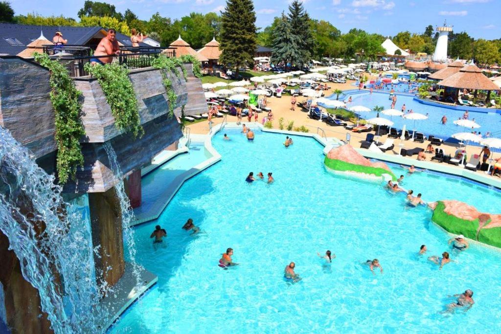 White Stone Apartman Hajduszoboszlo Bagian luar foto